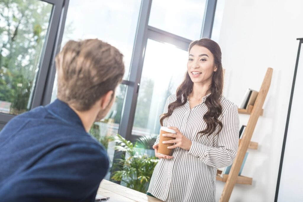 En kunde bliver konsulteret af det tekniske SEO-team fra SEO Kolding om strategisk optimering og vækstmuligheder for at styrke virksomhedens online tilstedeværelse.